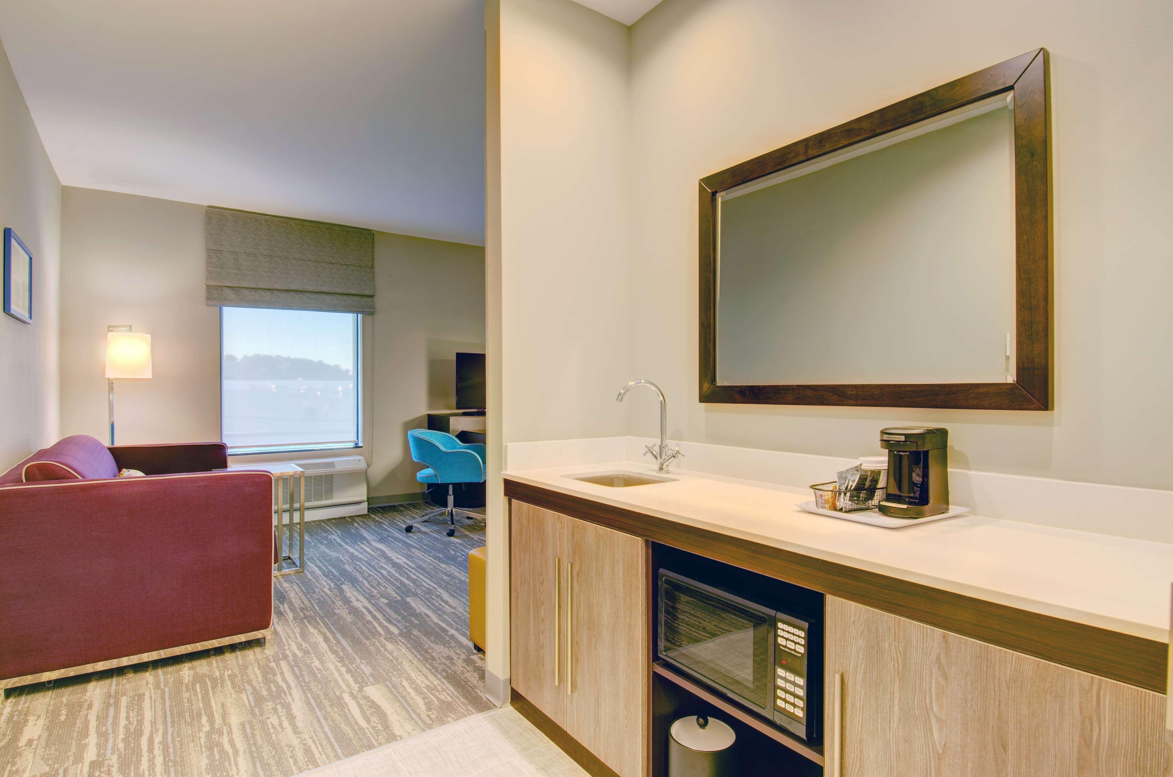 Hampton Inn & Suites Boston/Стоутън Екстериор снимка
