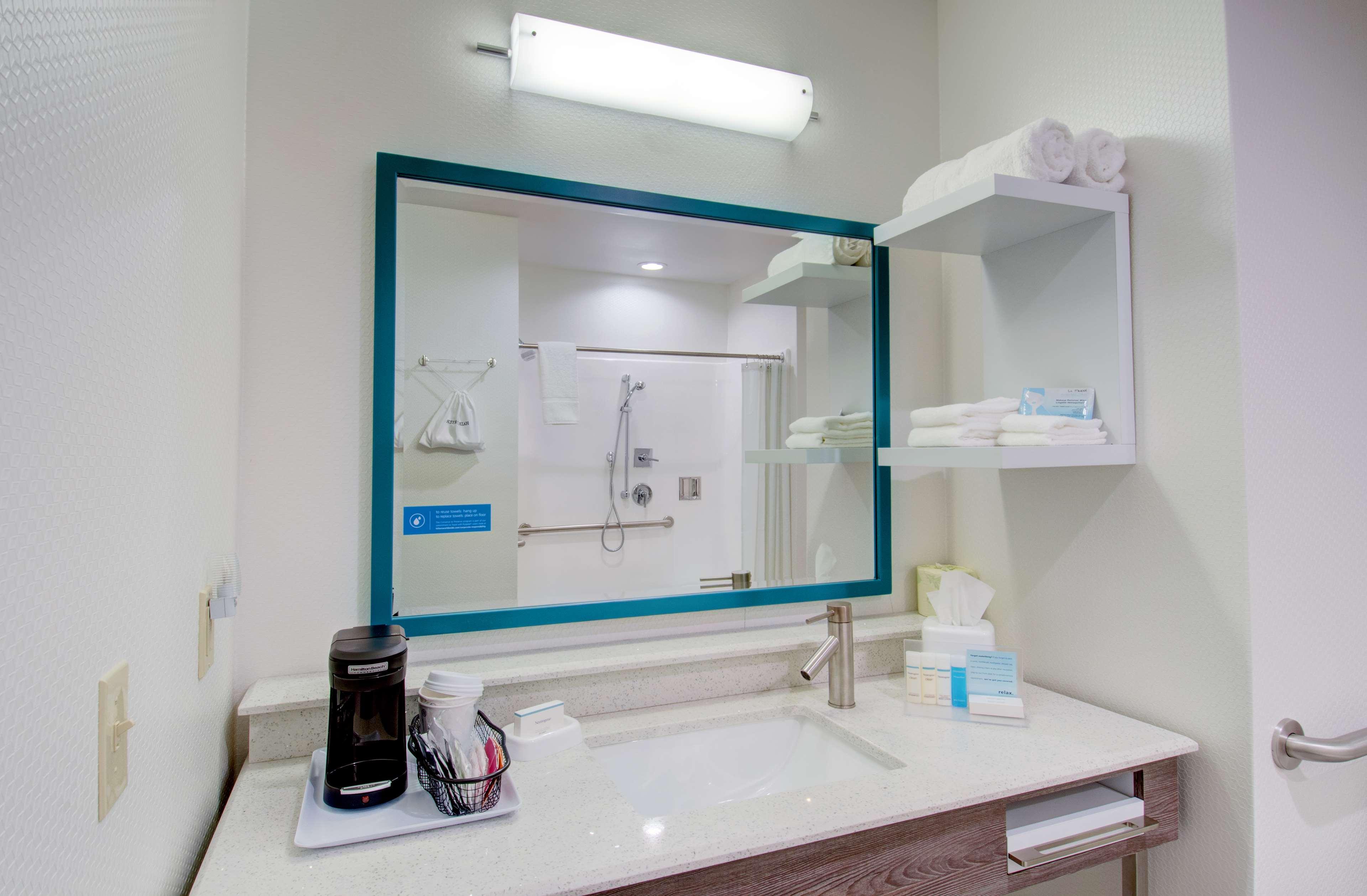Hampton Inn & Suites Boston/Стоутън Екстериор снимка