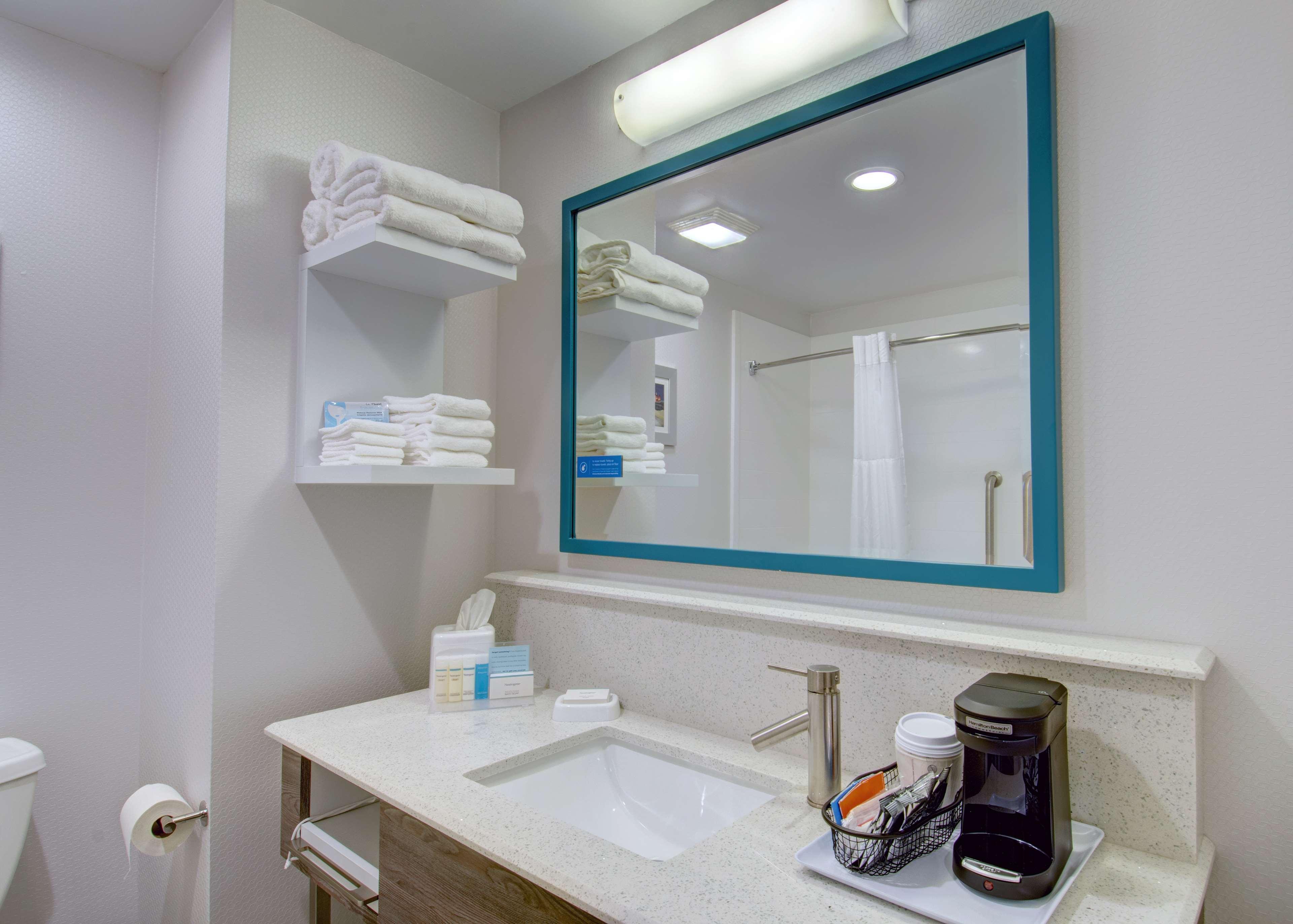 Hampton Inn & Suites Boston/Стоутън Екстериор снимка
