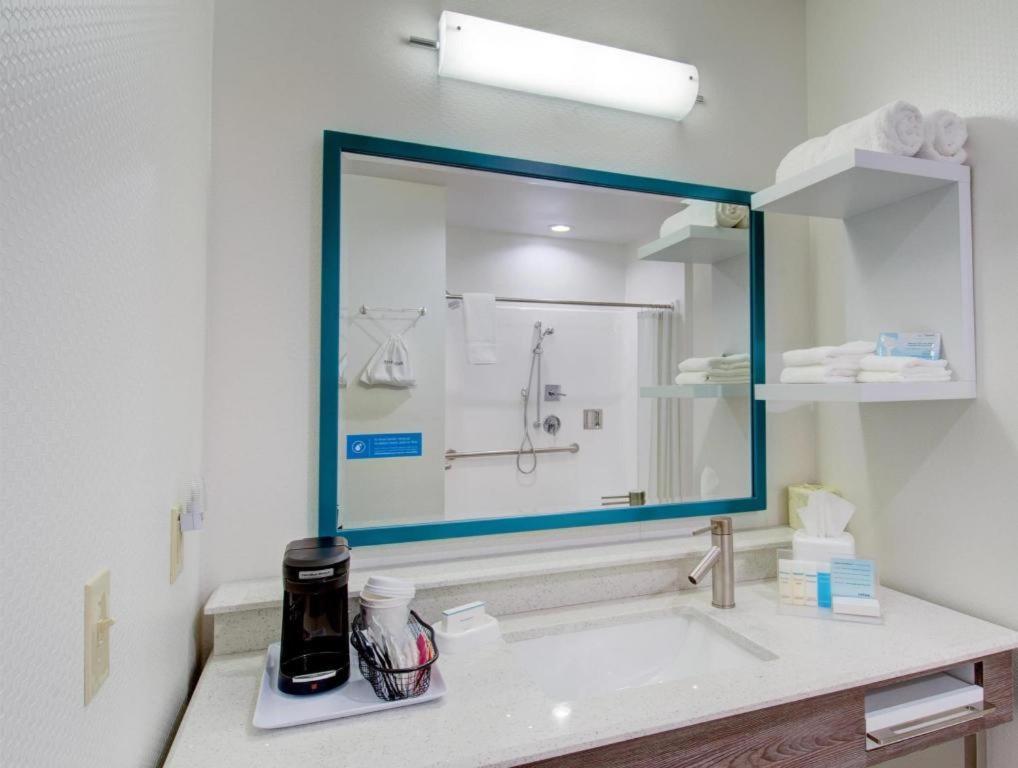 Hampton Inn & Suites Boston/Стоутън Екстериор снимка