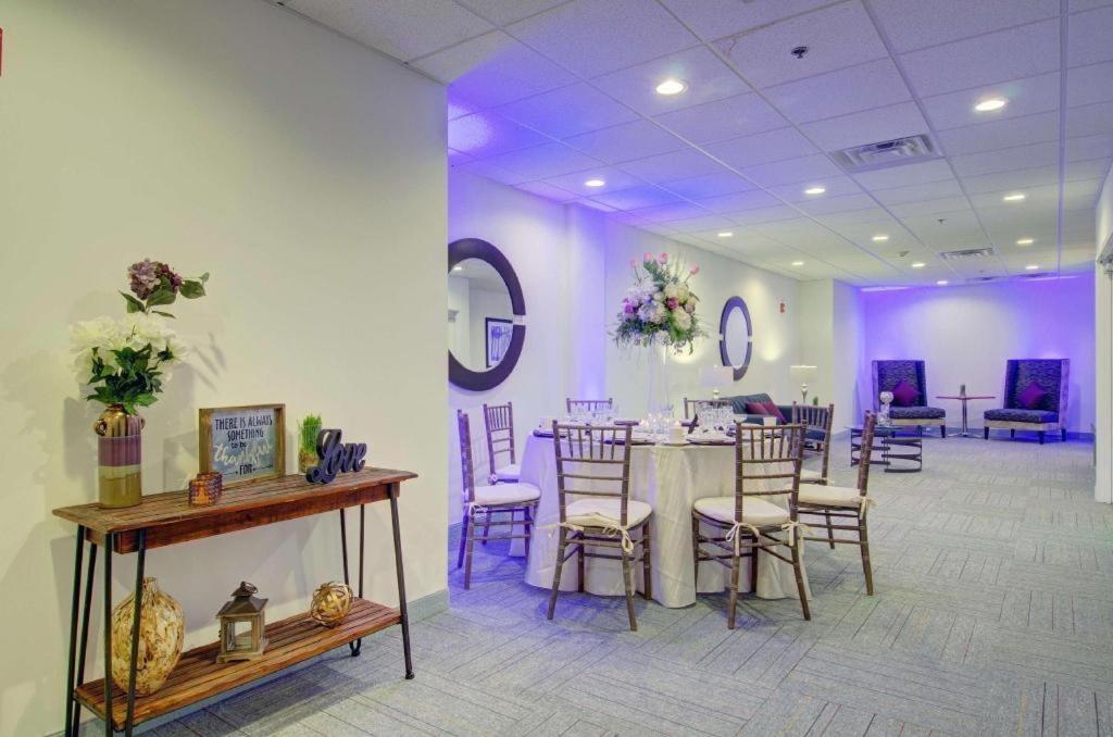 Hampton Inn & Suites Boston/Стоутън Екстериор снимка