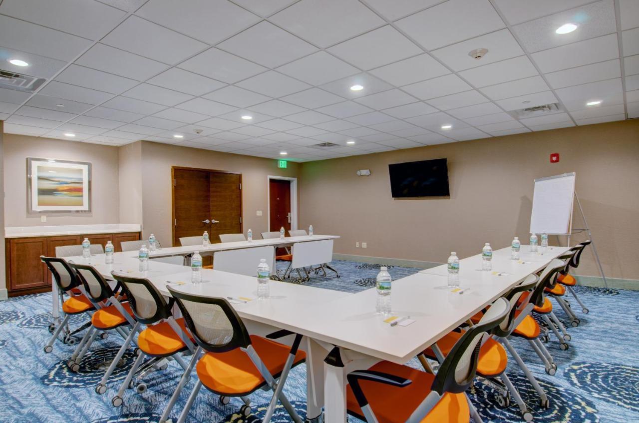 Hampton Inn & Suites Boston/Стоутън Екстериор снимка