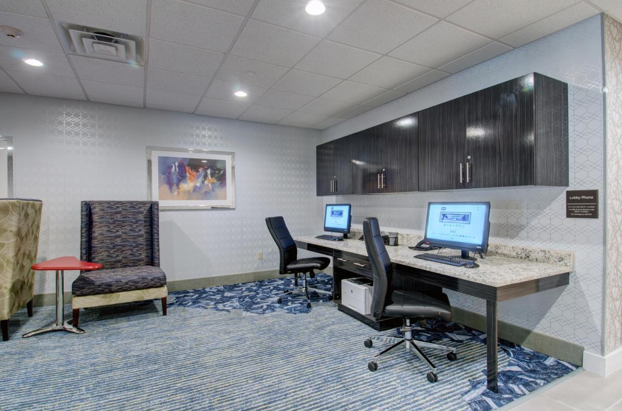 Hampton Inn & Suites Boston/Стоутън Екстериор снимка